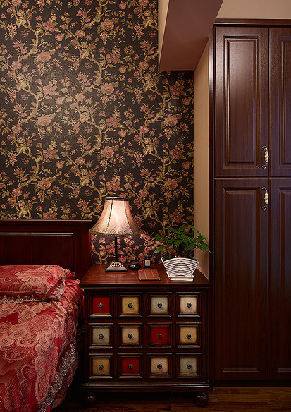 美式 新古典 三居 小资 卧室图片来自家装大管家在演绎布拉格之恋 98平美式新古典的分享