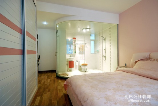暖色调 温馨 简单 卧室图片来自泥巴公社黄博设计师在现代风 世茂铂翠湾的分享