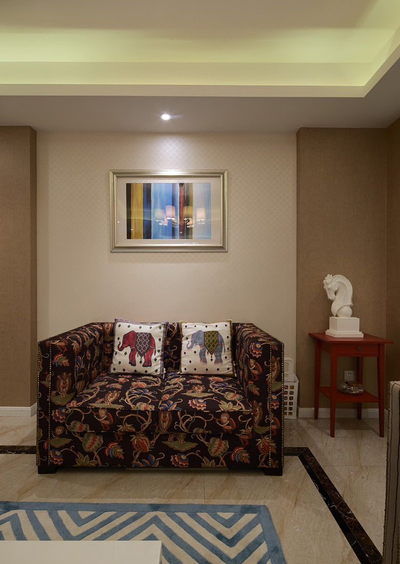 客厅图片来自家装大管家在112平美式混搭屋 豪华大气显典雅的分享