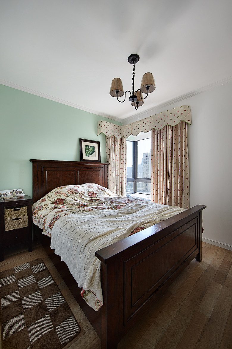 卧室图片来自家装大管家在93平地中海美式 清新舒适生活的分享