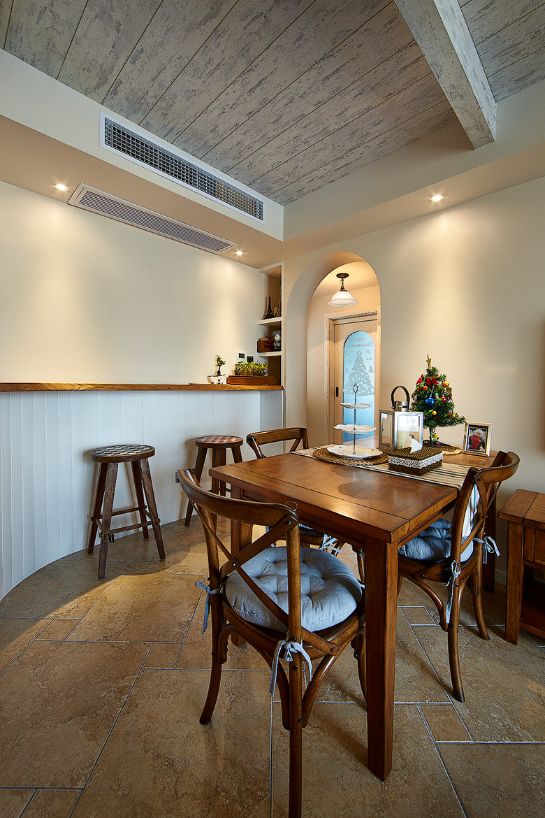 餐厅图片来自家装大管家在93平地中海美式 清新舒适生活的分享