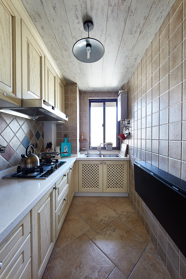厨房图片来自家装大管家在93平地中海美式 清新舒适生活的分享