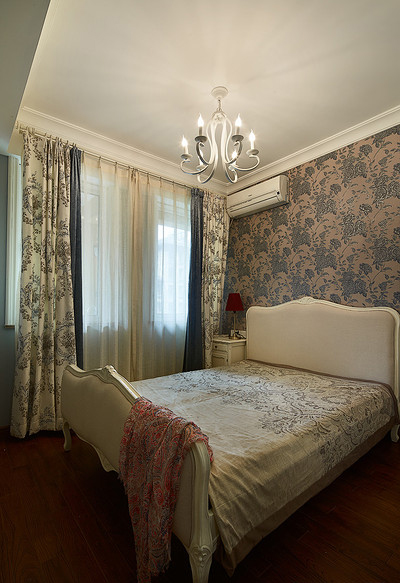 卧室图片来自家装大管家在140平简约美式舒适优雅混搭3居的分享