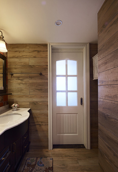 卫生间图片来自家装大管家在140平简约美式舒适优雅混搭3居的分享