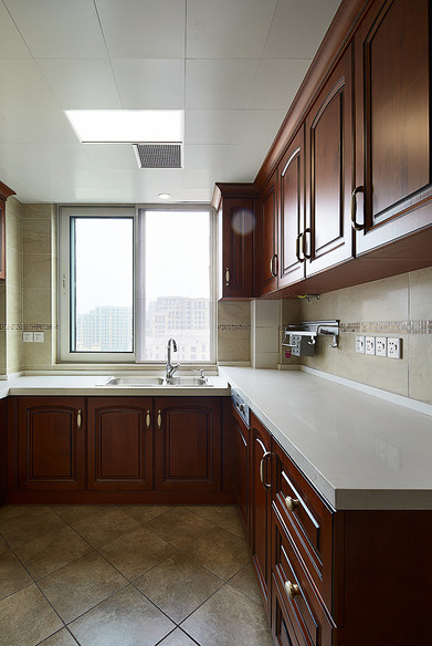 厨房图片来自家装大管家在140平简约美式舒适优雅混搭3居的分享