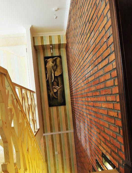 楼梯图片来自佰辰生活装饰在20万打造130方loft地中海风格的分享