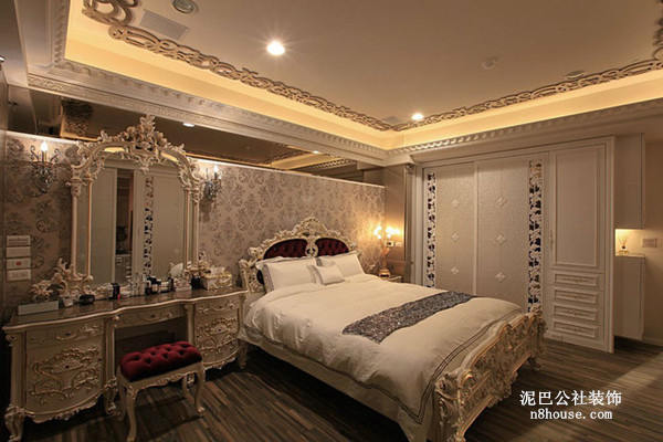 欧式 古典 奢华 典雅 复式 卧室图片来自泥巴公社设计师易敏慧在古典欧式 咸嘉新村的分享