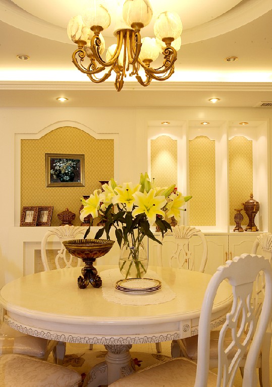 欧式 三居 小资 白领 餐厅图片来自2212544651x在柠檬树装饰温馨简欧装修案例的分享