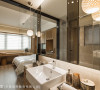 跳色拼接的卫浴镜面，以深、浅两色镜面勾勒，于细节中展现时尚态度。