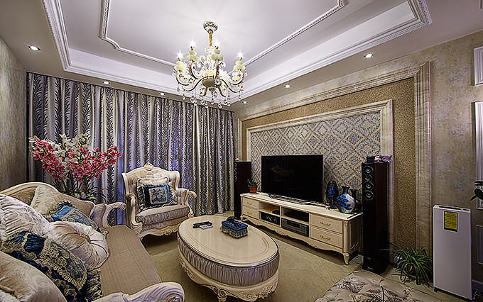 客厅图片来自家装大管家在情迷蓝色诱惑 120平欧式浪漫3居的分享