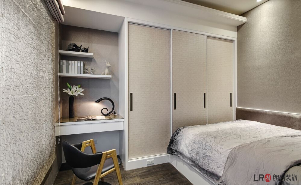 简约 现代 三居 白领 卧室图片来自朗润装饰工程有限公司在保利花园 标准层F2户型 -现代的分享