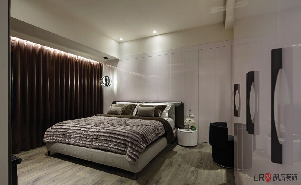 简约 现代 三居 白领 卧室图片来自朗润装饰工程有限公司在保利花园 标准层F2户型 -现代的分享