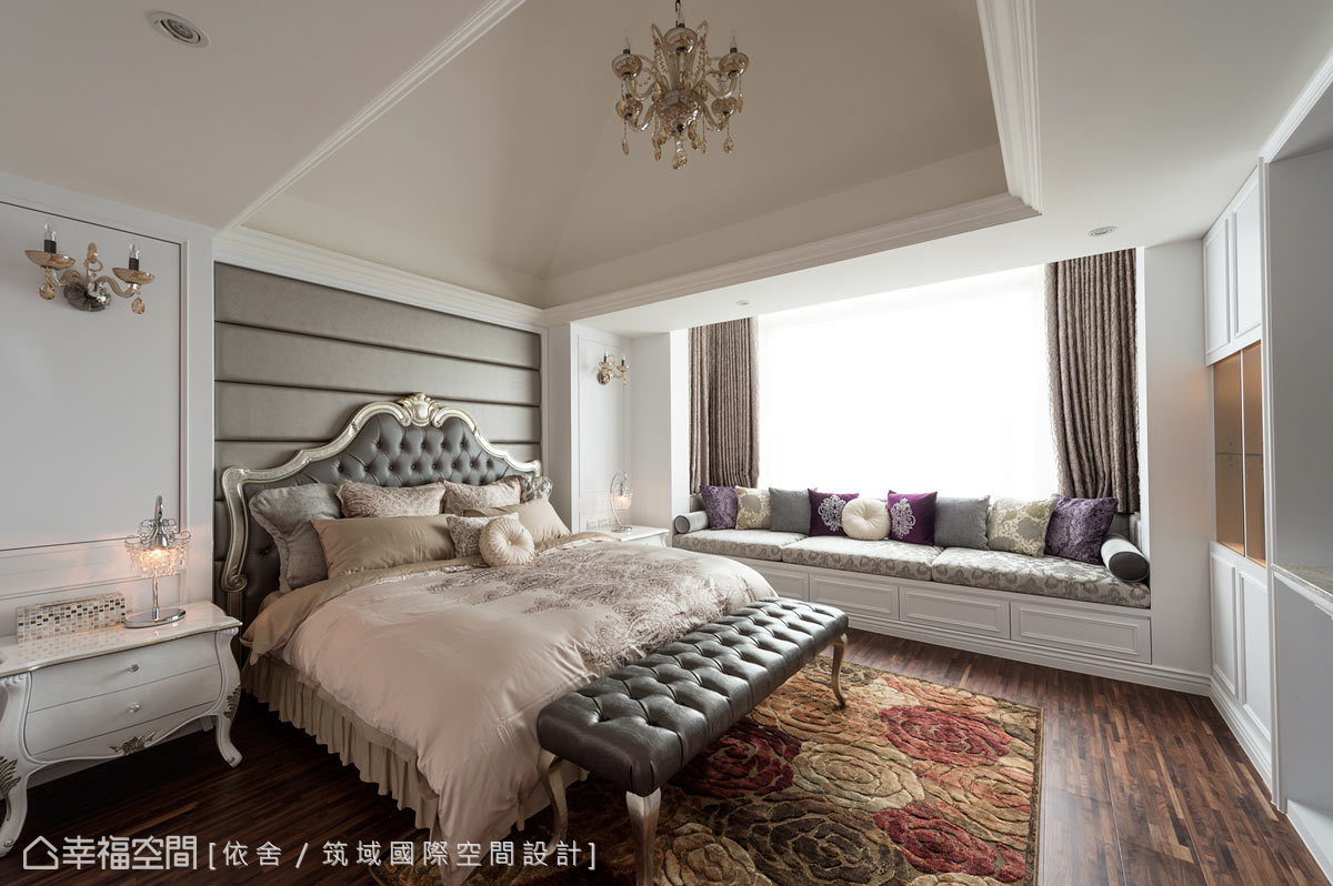 卧室图片来自幸福空间在330平雅致精品宅 绽放典雅芬芳的分享