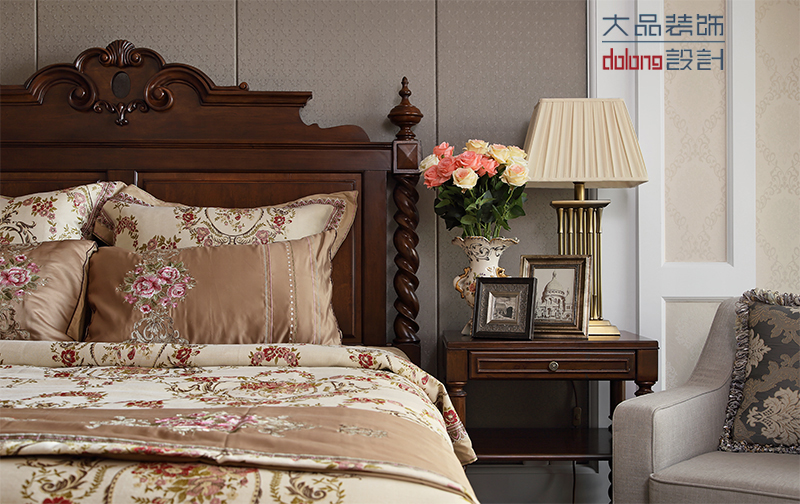 欧式 美式 卧室图片来自DoLong董龙设计在枫丹白露 欧美风情的分享