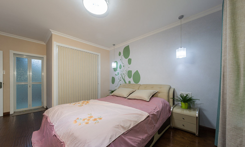 卧室图片来自家装大管家在青山绿水环绕 120平现代简约3居的分享
