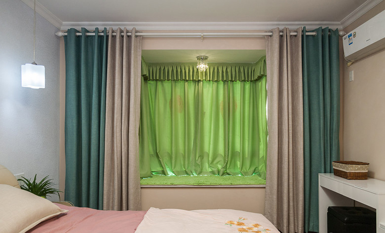 卧室图片来自家装大管家在青山绿水环绕 120平现代简约3居的分享
