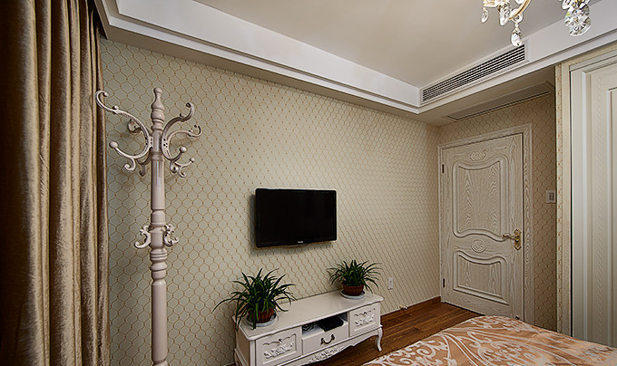 卧室图片来自家装大管家在法式浪漫四溢 139平舒适大气3居的分享
