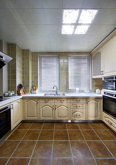 厨房图片来自家装大管家在蓝白舒适空间 125平简欧淡雅3居的分享