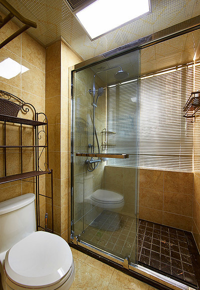 卫生间图片来自家装大管家在蓝白舒适空间 125平简欧淡雅3居的分享