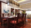 餐厅设计：
纯木质桌椅，突显古色古香的风格，周围的挂画以及木制的酒柜，与餐厅桌椅形成互补，高，中，低层空间都充斥着文化的气息。