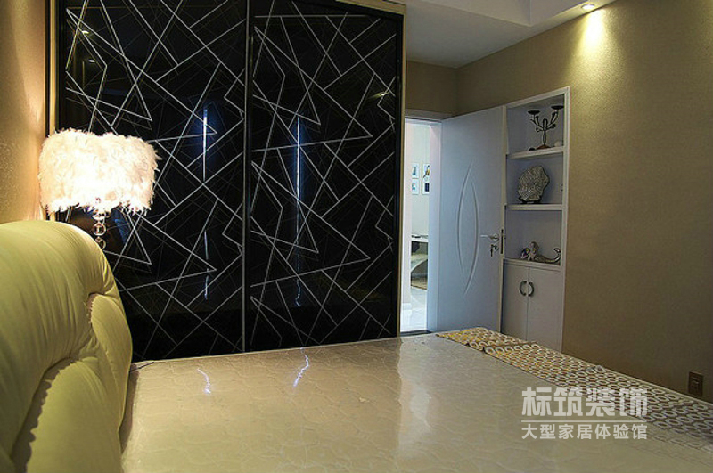 简约 三居 白领 小资 卧室图片来自四川岚庭装饰工程有限公司在华润橡树湾简约三居的分享