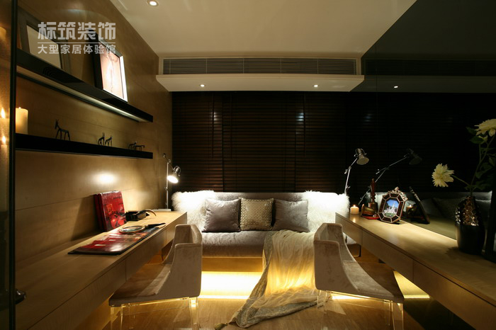 客厅图片来自四川岚庭装饰工程有限公司在新界-后现代风格-四居室的分享