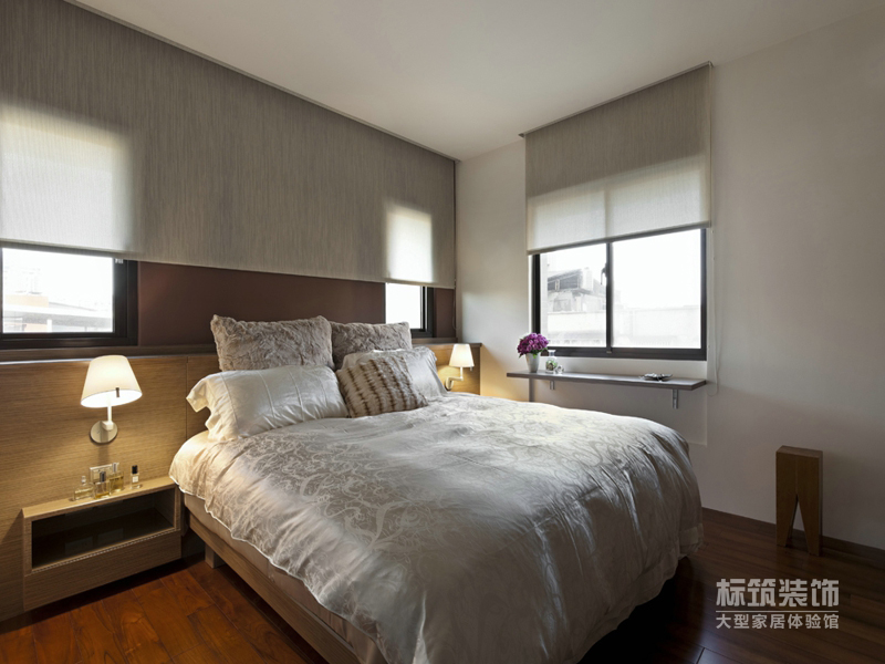 简约 三居 卧室图片来自四川岚庭装饰工程有限公司在东苑C区-现代简约-三居室的分享