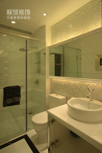 卫生间图片来自四川岚庭装饰工程有限公司在依云镇-欧式风格-五居室的分享
