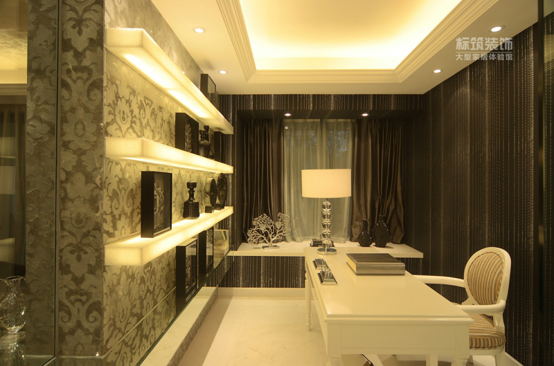 客厅图片来自四川岚庭装饰工程有限公司在依云镇-欧式风格-五居室的分享