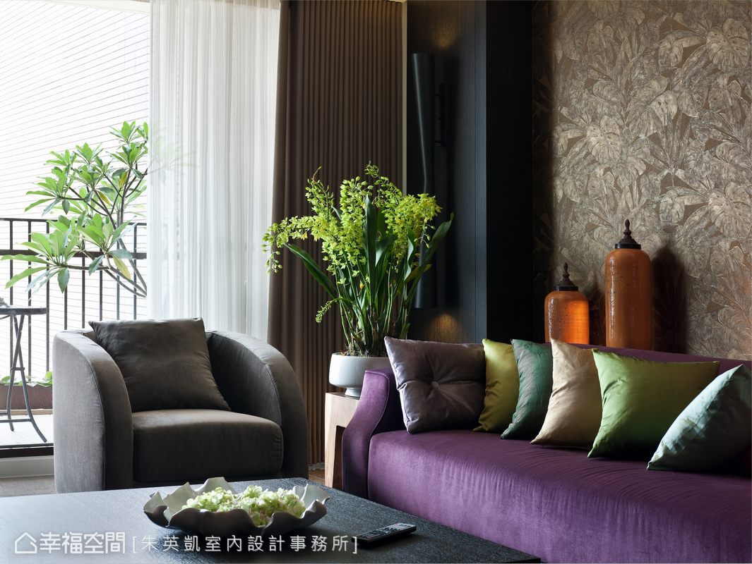 客厅图片来自幸福空间在181平慵懒绝色 时尚暹罗的分享