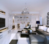极简主义一直以来就是商务人士的最爱，客厅黑白两色的搭配考验了设计师的设计功底，地板选择白色，用了黑色地板做了造型，沙发背景墙用了照片墙，客厅的灯具也用了特殊造型
