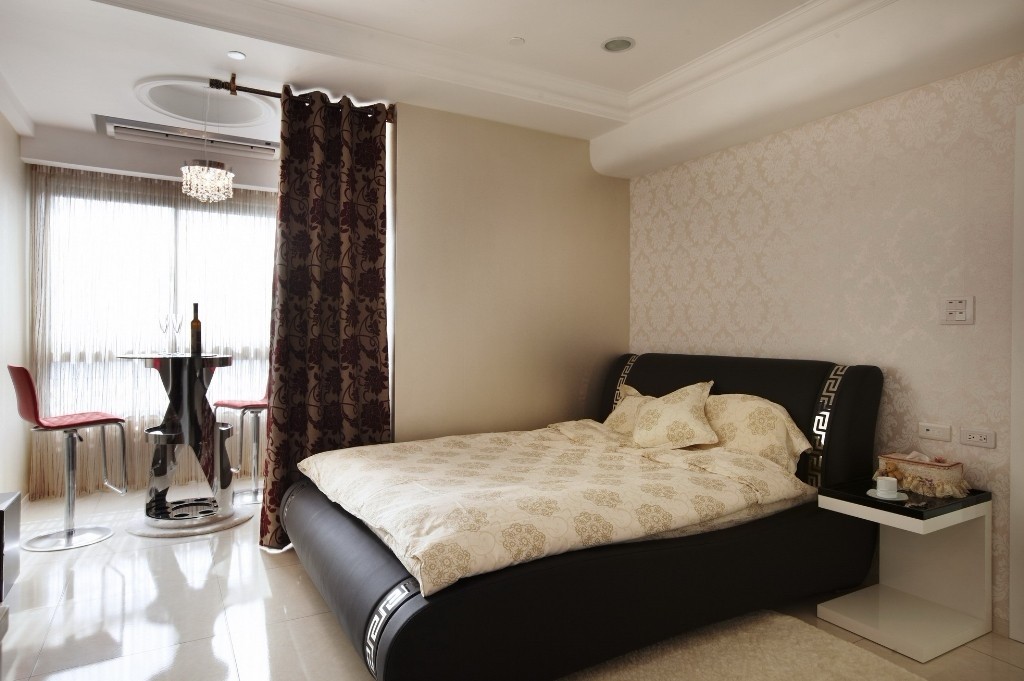日升装饰 卧室图片来自装修设计芳芳在105平三室两室蓝白清爽之家的分享