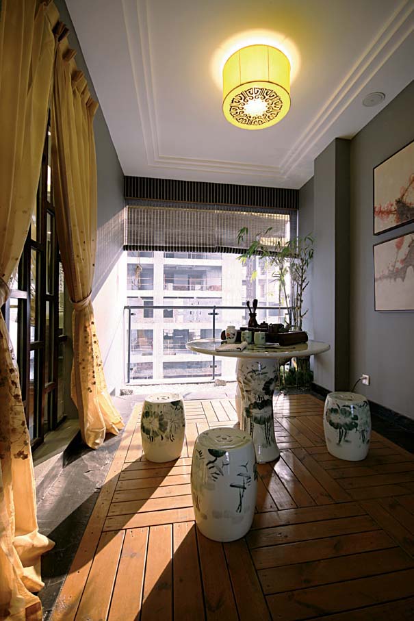 简约 中式 三居 阳台图片来自紫禁尚品装饰孟莹在山语城遇上中式的分享