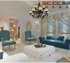 客厅2				
整套设计流露出主人不喜束缚的个性和雅致的生活品味。室内全部选用了简欧风格的布艺沙发，舒适而有气质。