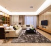 因家具摆设顺应而生的机能关系，形塑着开阔敞朗的大宅器度。
