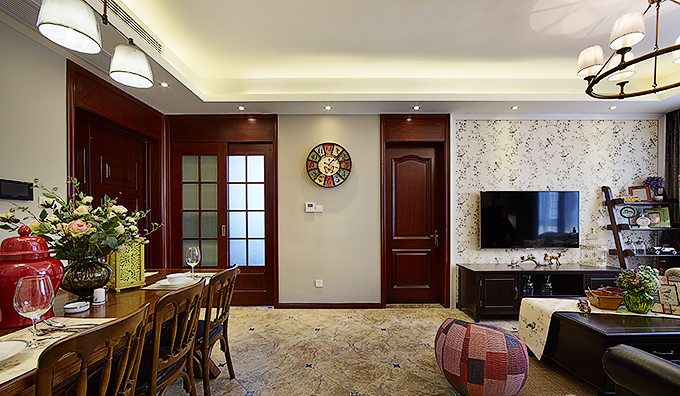 客厅图片来自家装大管家在112平时尚深色居 彰显现代感的分享