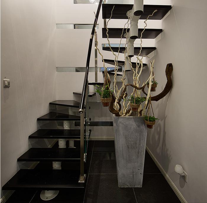楼梯图片来自佰辰生活装饰在150方港式现代风格小窝的分享