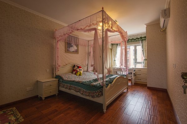 新房装修 旧房改造 混搭风格 现代简约 卧室图片来自周海真在120平混搭美家演绎清新浪漫的分享