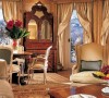 客厅是家具布置的中心，适当地在客厅运用装饰画和装饰品充分展示出个人风格，再将适量的花艺绿植搬进家中，让客厅充满鲜活的自然气息，带来一种清新的舒畅感。