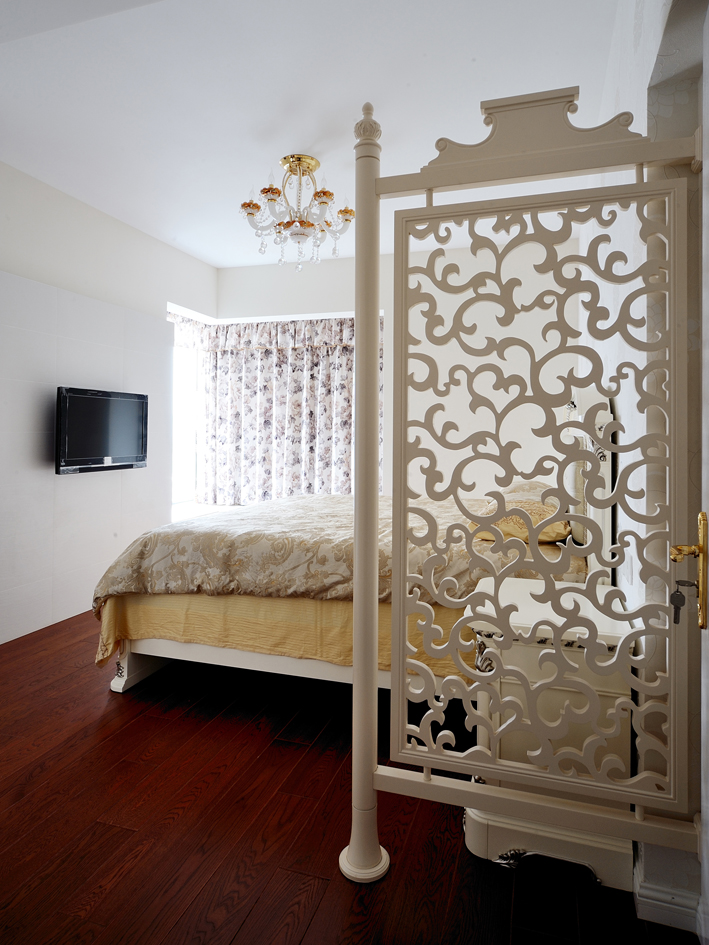 欧式 二居 白领 收纳 80后 小资 卧室图片来自武汉豪迪装饰公司在温情浪漫的家-汉口城市广场的分享