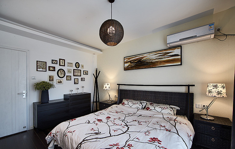 卧室图片来自家装大管家在现代舒适之家 150平港式前卫loft的分享