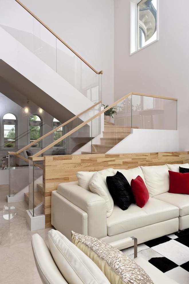 楼梯图片来自周楠在多彩生活—混搭风格别墅设设计的分享