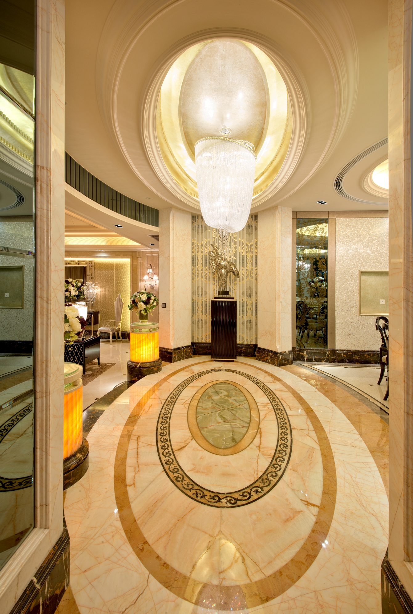 欧式 客厅图片来自朗润装饰工程有限公司在中海九号公馆245㎡欧式风格的分享
