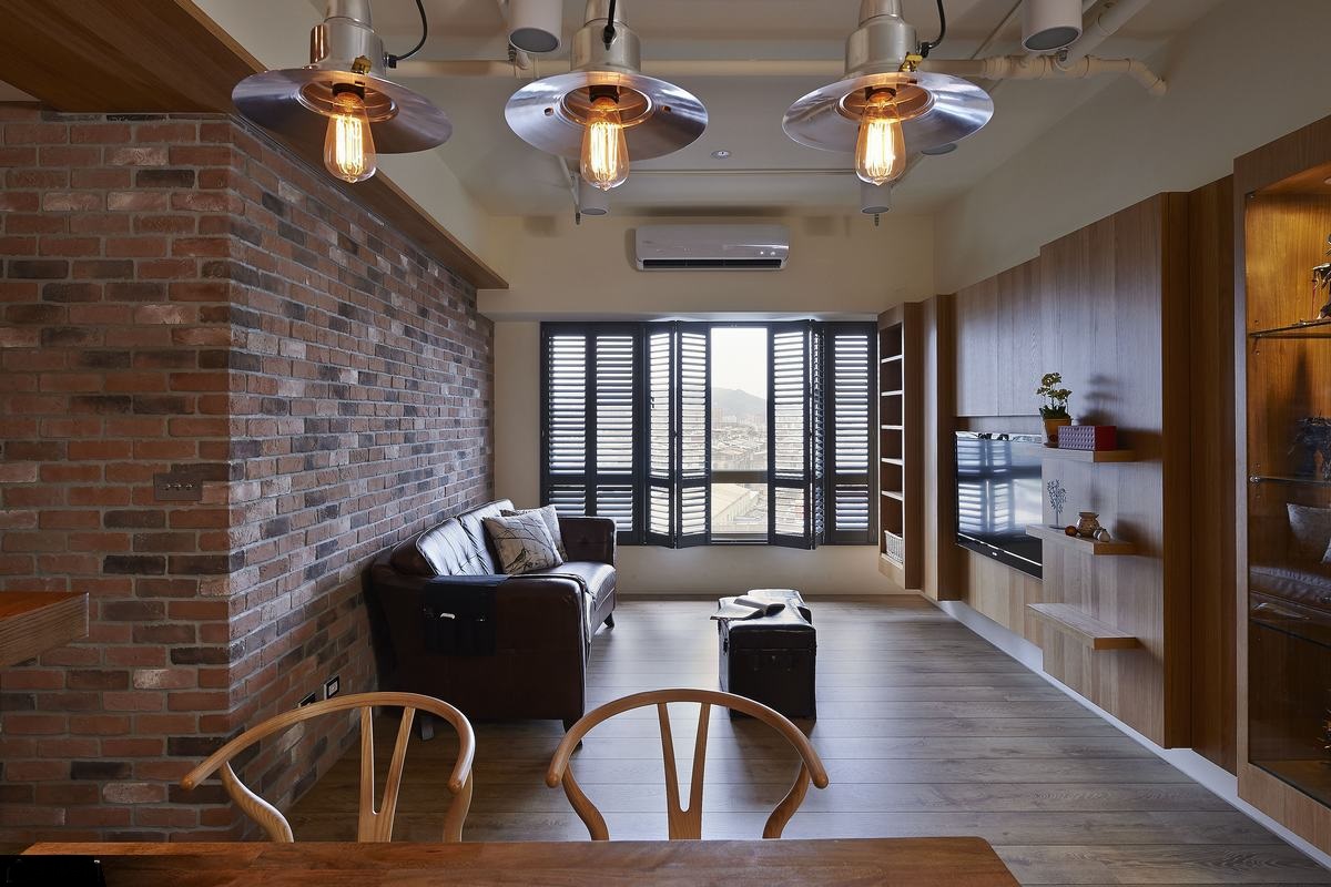 简约 三居 收纳 自然清新 原木色家具 现代皮沙发 客厅图片来自生活家装饰凯南在路劲 世界城 96平米 原木色自然的分享