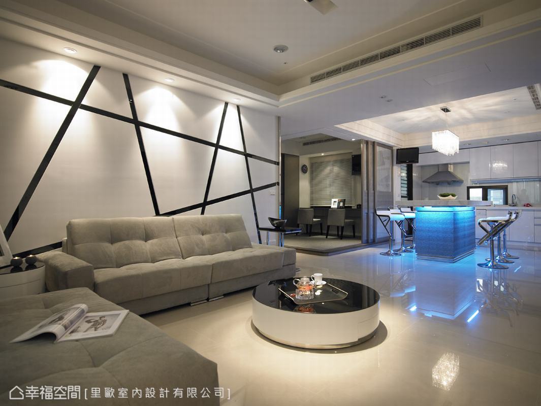 客厅图片来自幸福空间在109平黑白经典 专属优雅时尚的分享