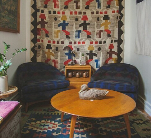 地毯 小资 收纳 混搭 搭配设计图片来自思雨易居设计在有一种文艺 叫做把地毯挂上墙的分享