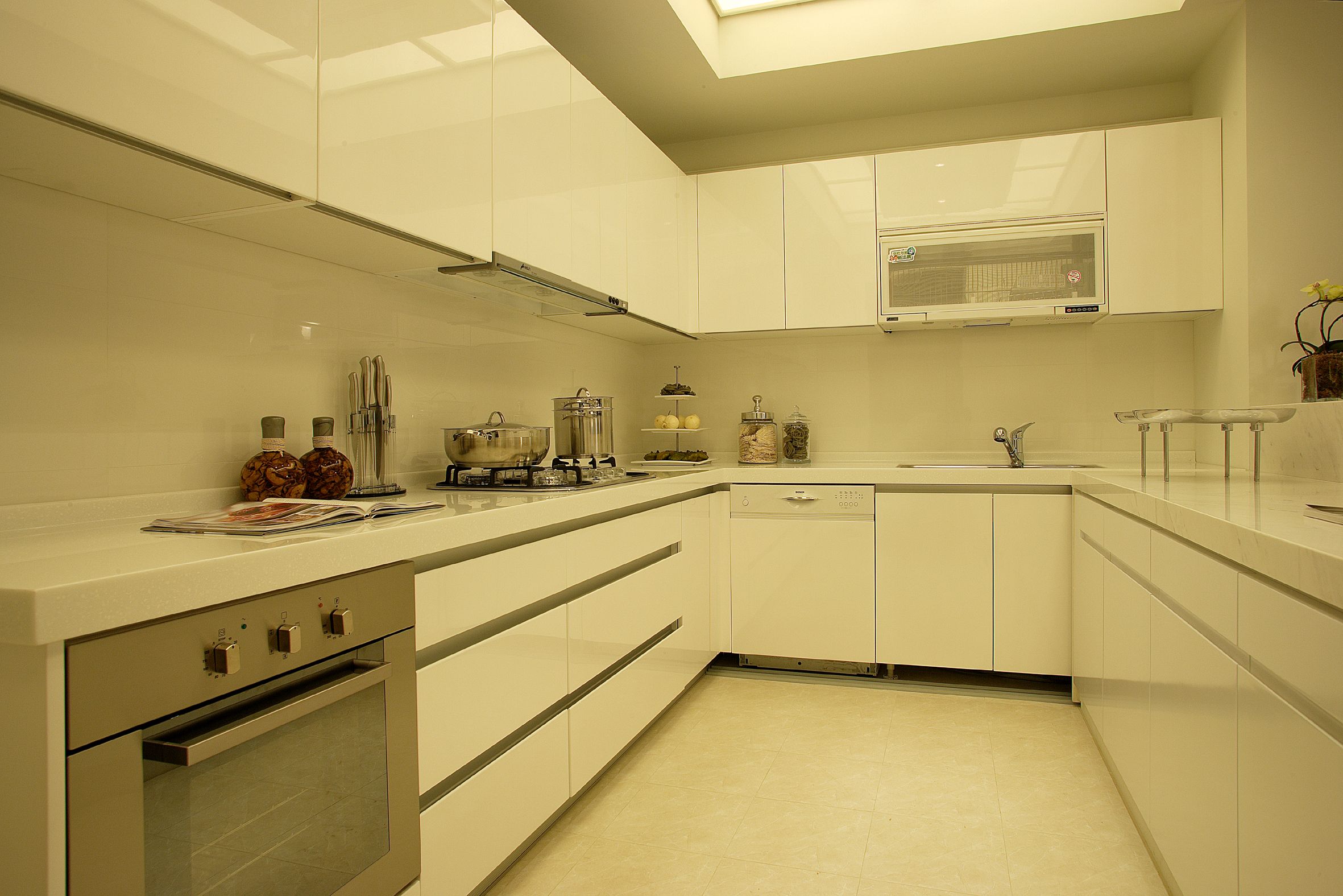 简约 三居 装修设计 慕尚家居 80后 厨房图片来自慕尚族在名流公馆 139平 现代简约风格的分享