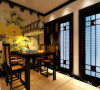 餐厅：中式大面积壁
设计理念：大幅牡丹壁纸配以中式的餐桌，营造出一个优雅大气的用餐环境。
亮点：餐桌上的灯具选择尤为重要，光源既要充足，造型亦要出彩。