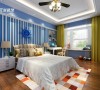 次卧：通过整体颜色和家具的搭配给人稳重大方的感觉，体现了家居空间的大气之笔，将酒柜和墙两位一体、让空间的统一性更前，更具体。