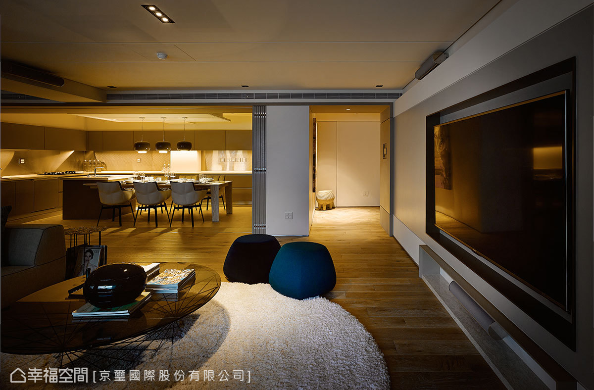 客厅图片来自幸福空间在248平艺廊气质 绿意光影大宅的分享